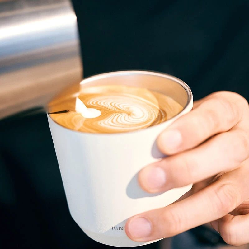 Kinto To-Go Tumbler 240 Ml Mit Stöpsel Weiss 4 Kinto To-Go Tumbler 240 Ml Mit Stöpsel Weiss – Bild 4