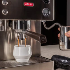 Elizabeth 9 Elizabeth -Kaffeeserie Geschäft 105746 105746 lelit elisabeth siebtraegermaschine kaffeetasse milch